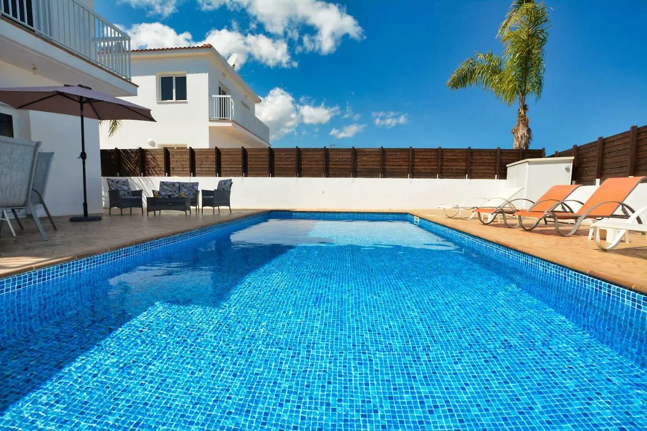 Nissi Villa Gintare أيا نابا